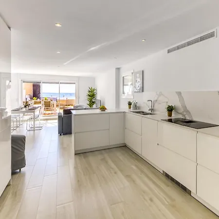 In With Beachfront Views Apartment Roses