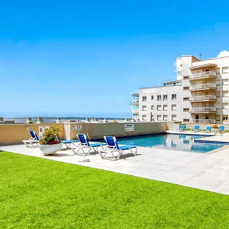 In With Beachfront Views Apartment *