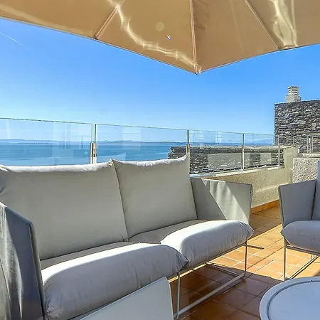 Apartment In With Beachfront Views *