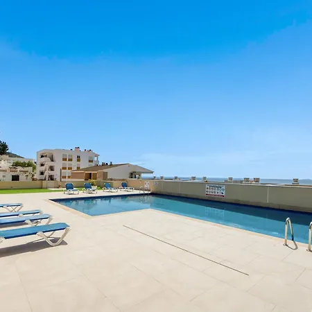 In With Beachfront Views Apartment *
