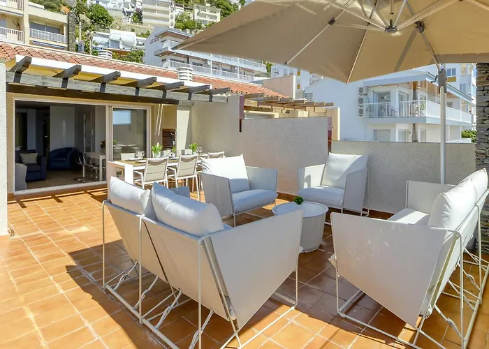 In With Beachfront Views * Rosas