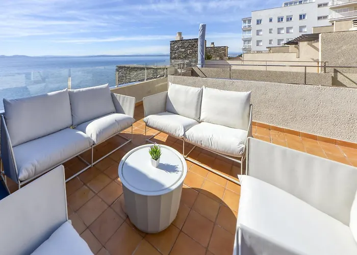 Apartment In With Beachfront Views Roses