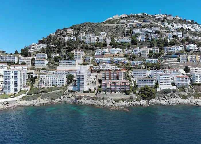 In With Beachfront Views Apartment
