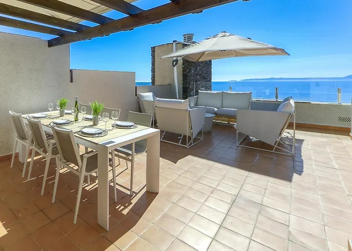 Apartment In With Beachfront Views *