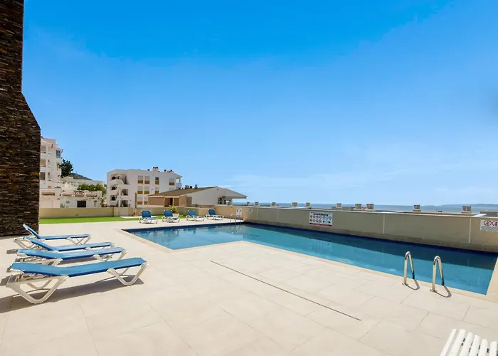In With Beachfront Views Apartment *